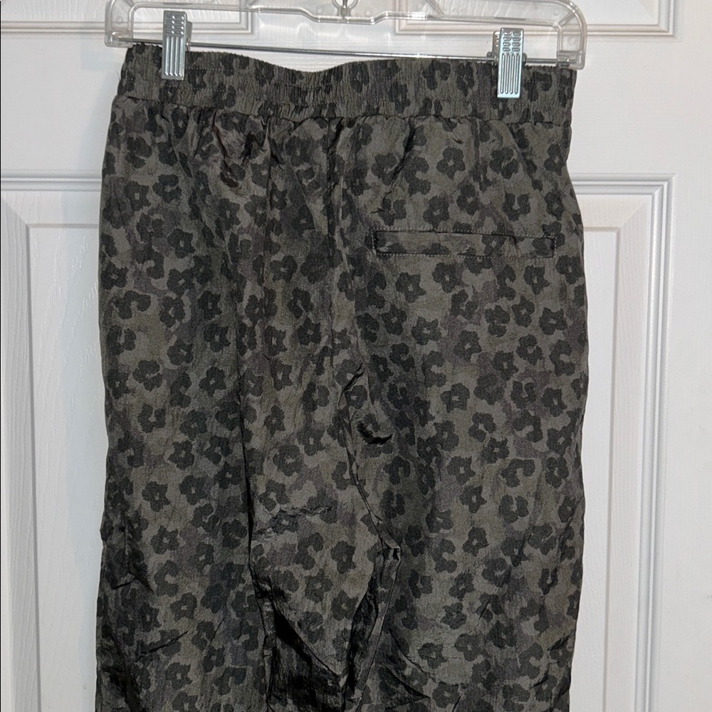 Varley Beckett Camo Joggers - Picture 8 of 15